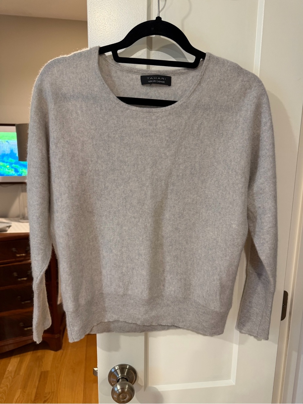 Tahari 100% 2 ply cashmere light gray